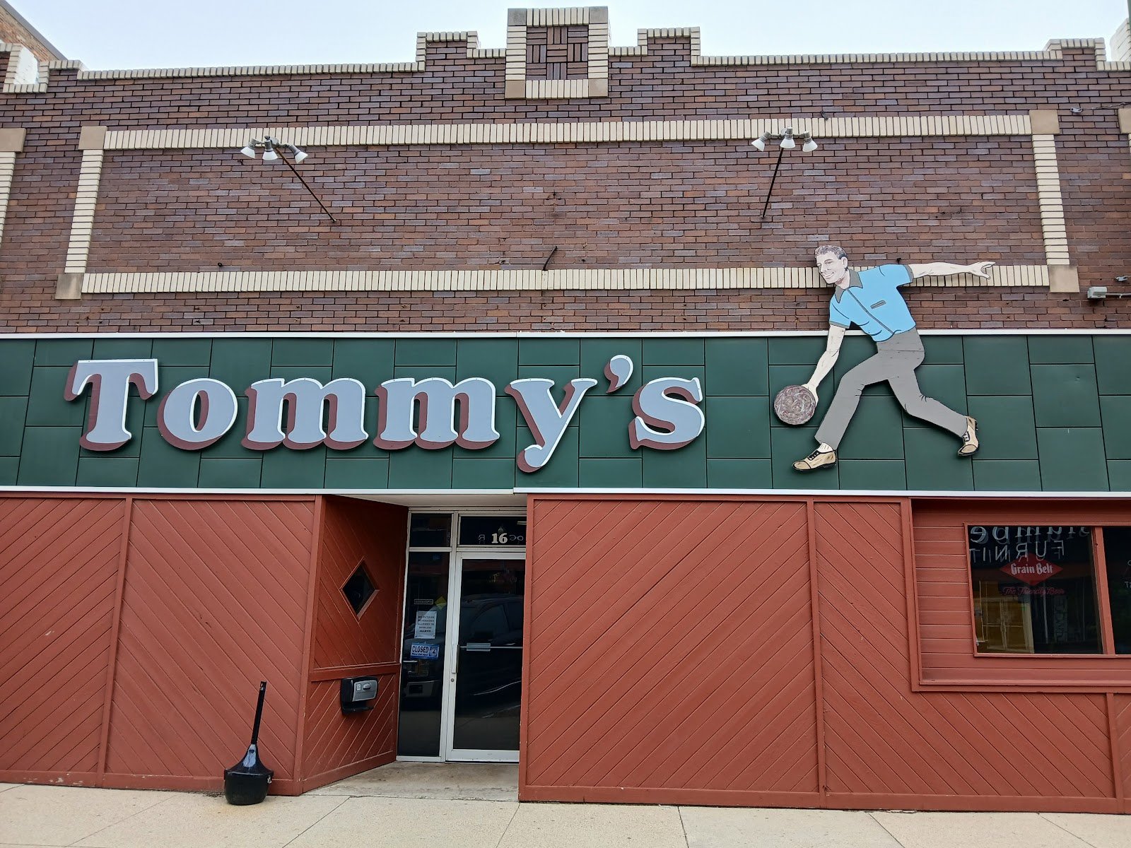 tommys-lanes-lounge-2