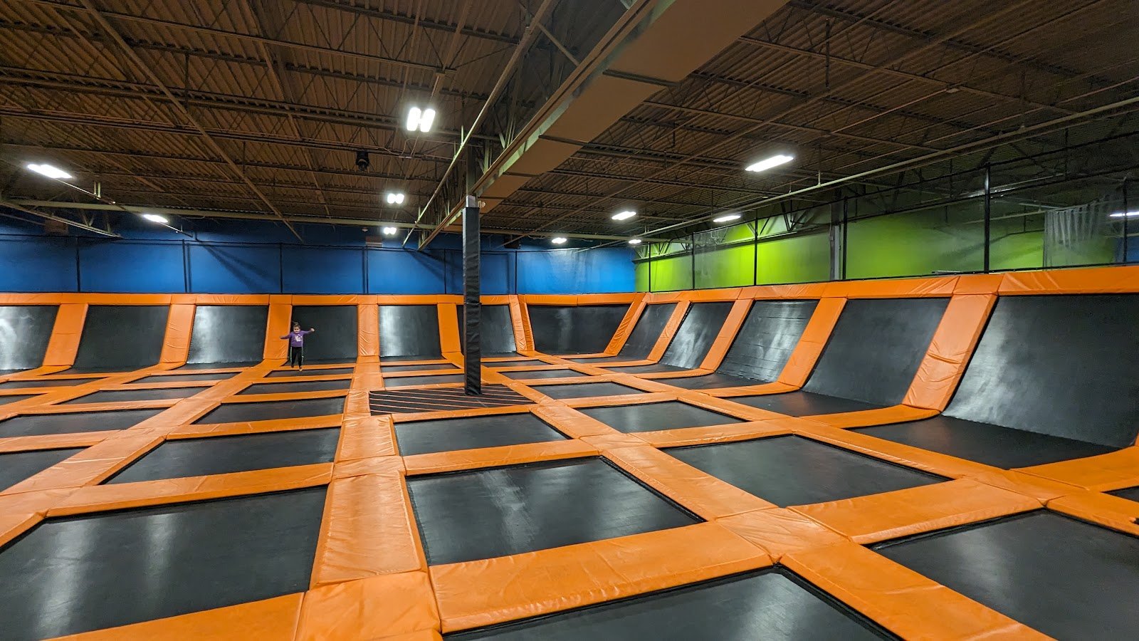 flipz-trampoline-family-fun-park-1