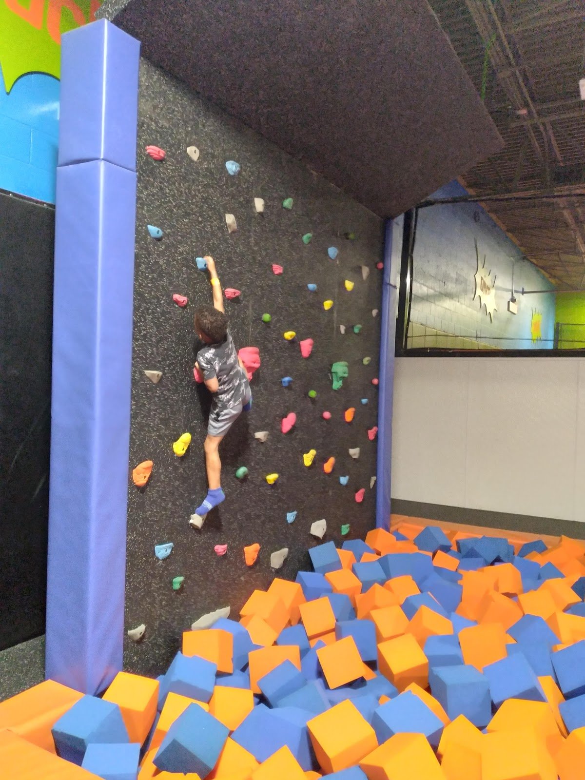 flipz-trampoline-family-fun-park-3