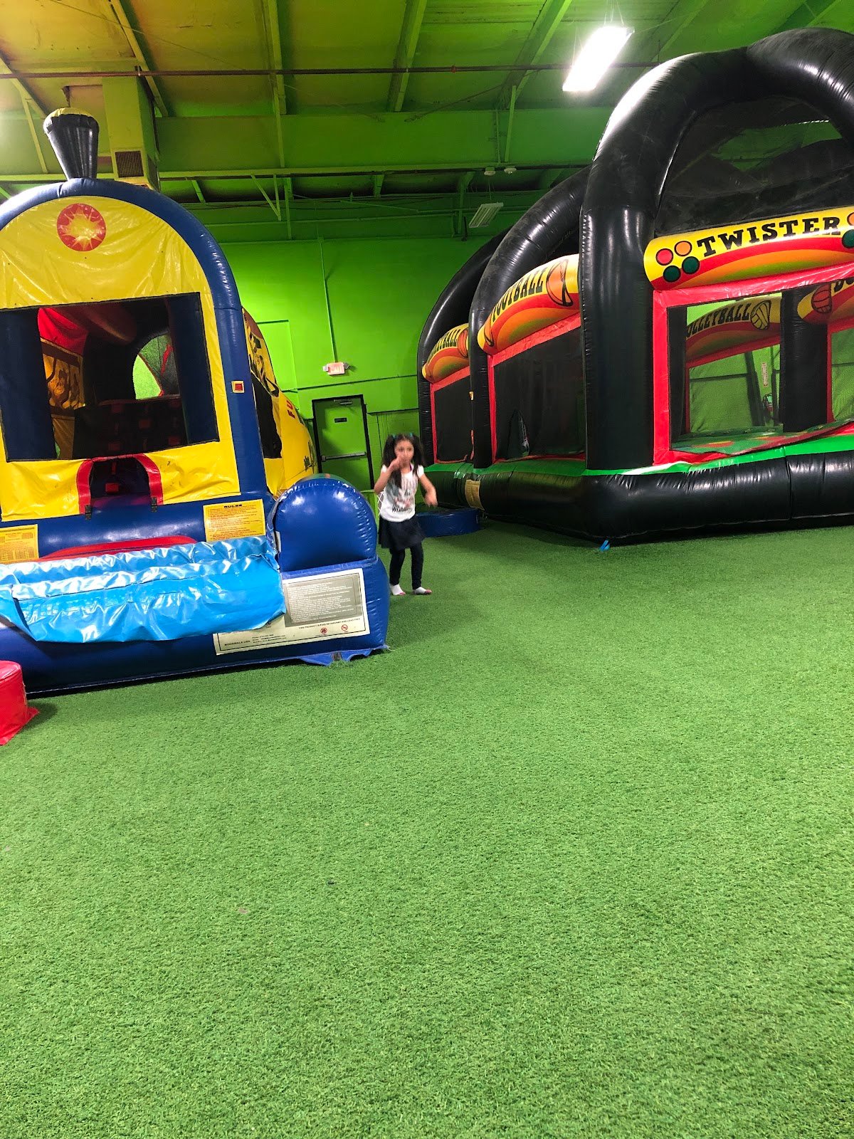 iguana-jump-bounce-house-2