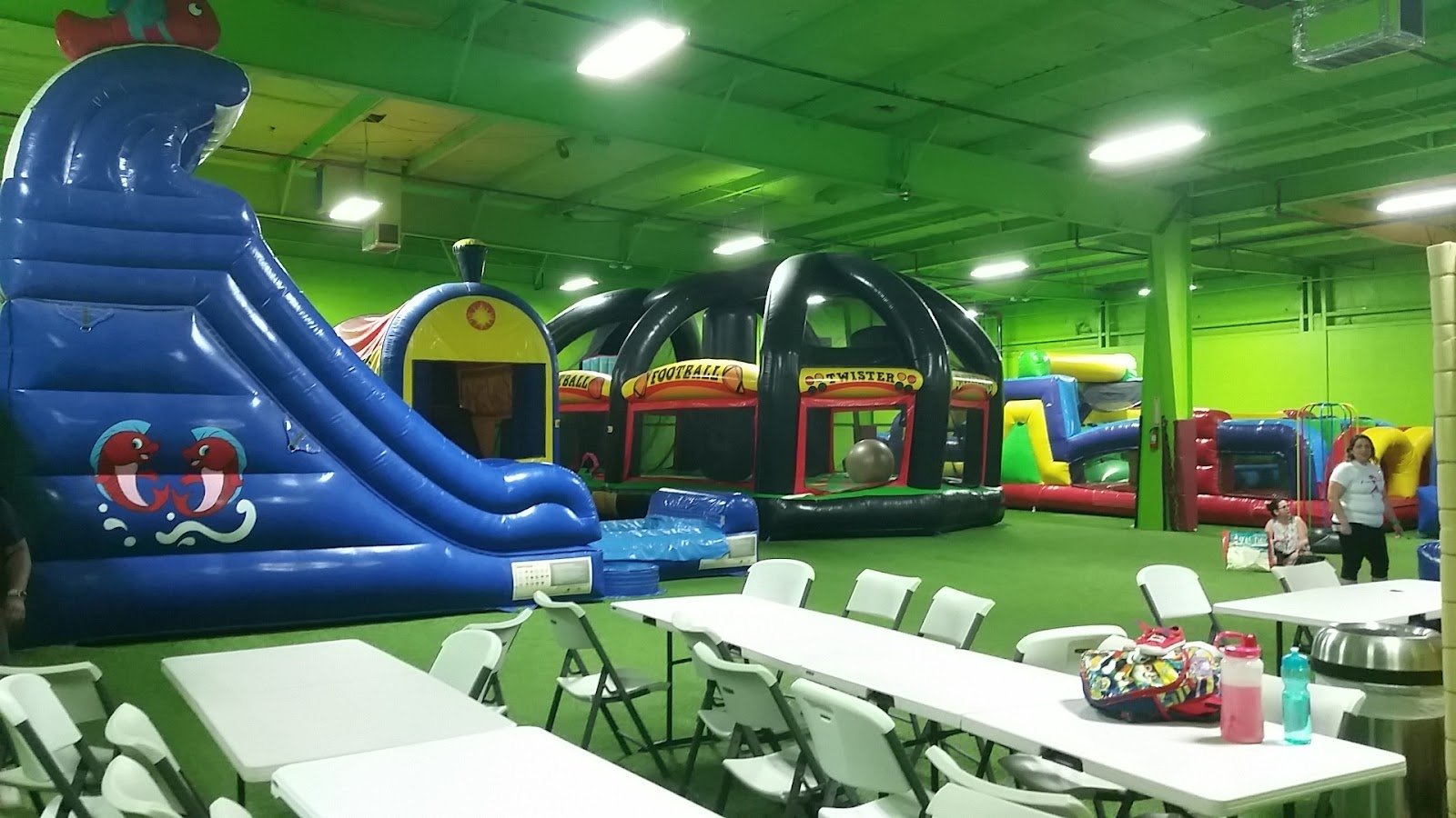iguana-jump-bounce-house-4