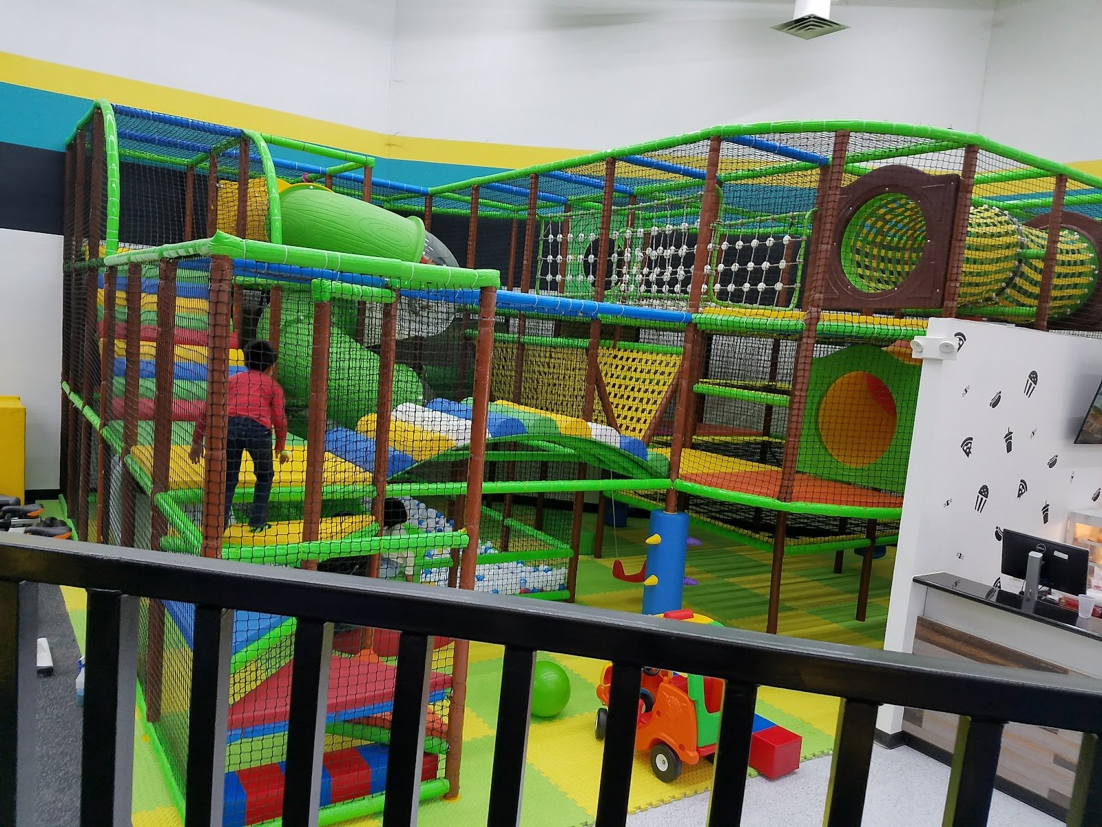 irise-trampoline-fun-park-3