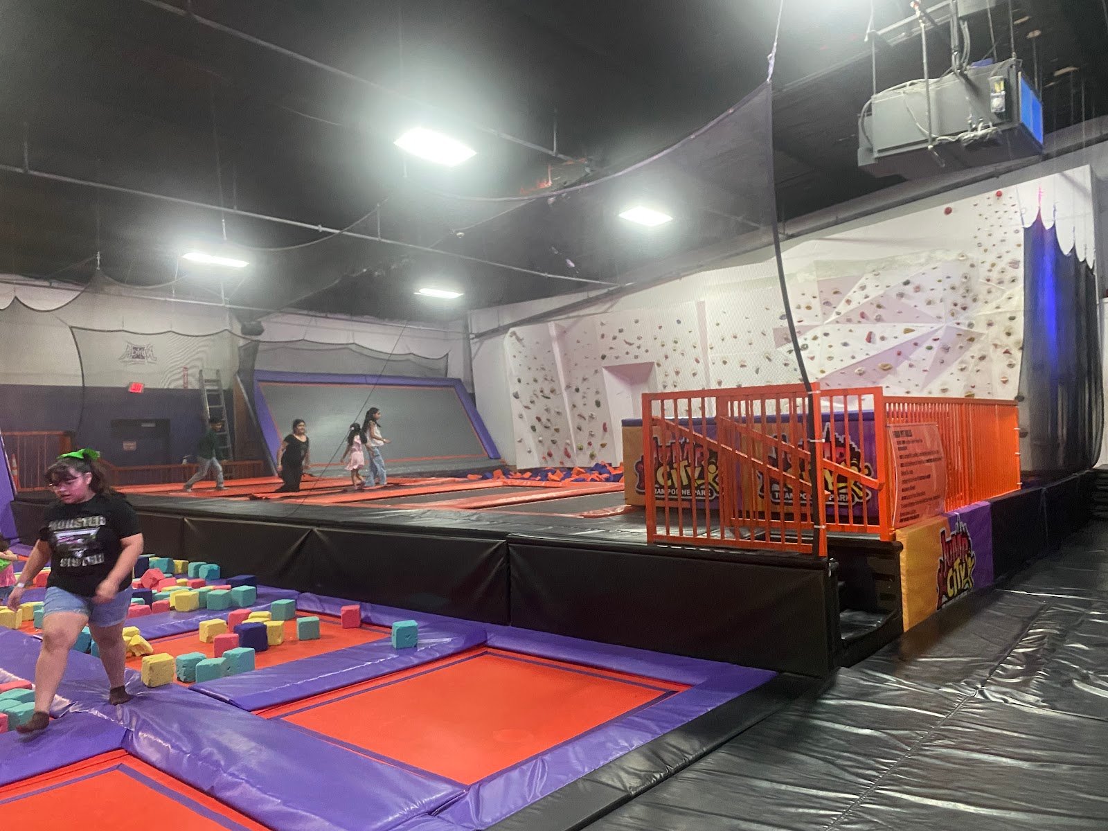 jump-city-trampoline-park-1