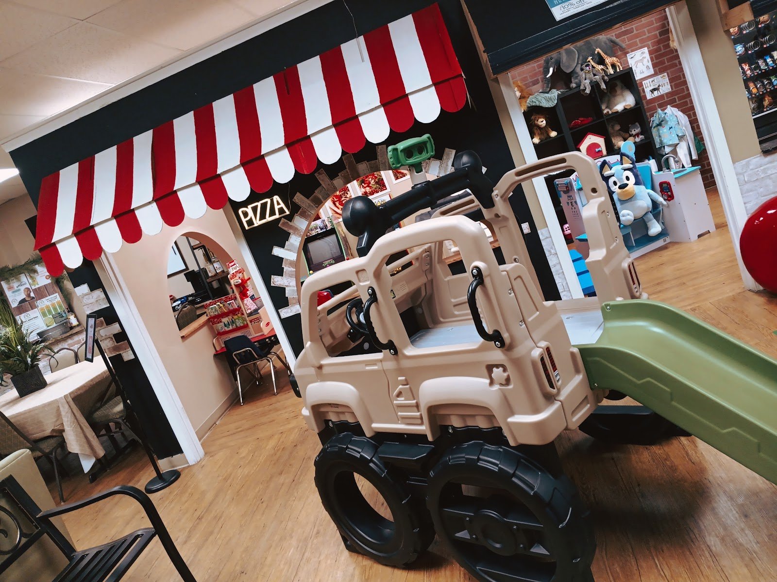 jungle-club-resort-party-play-2