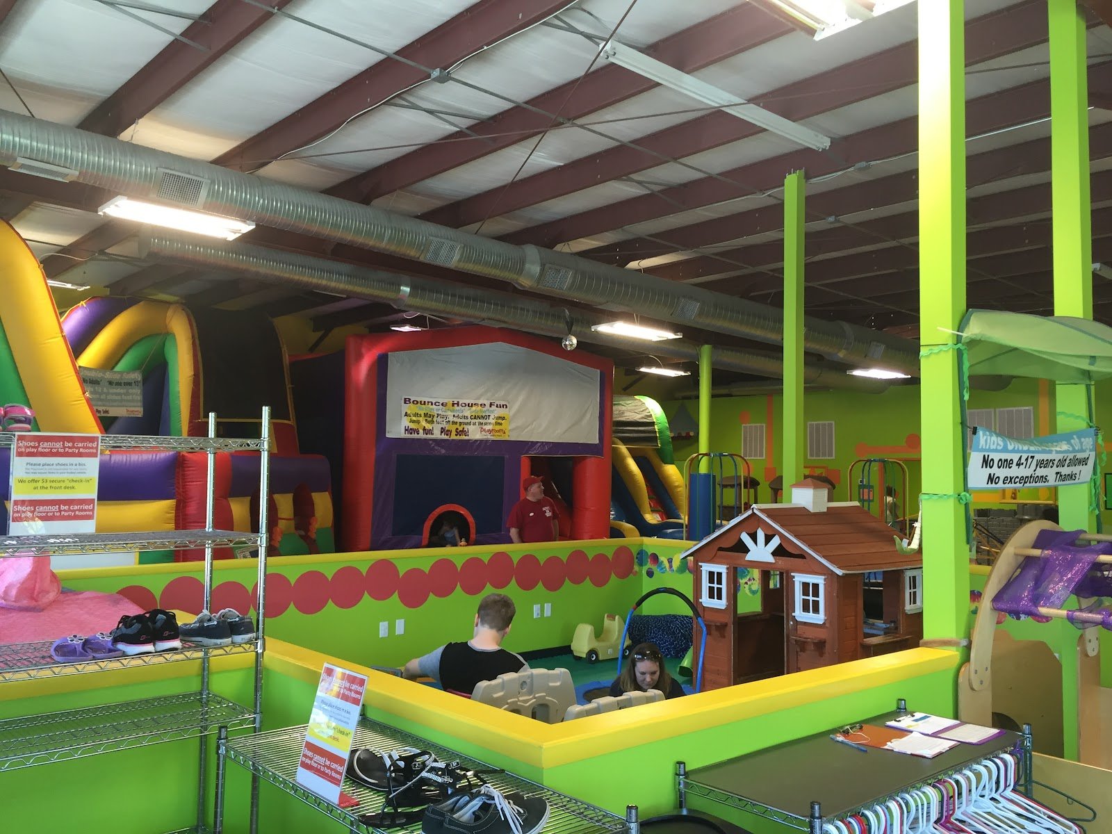 off-the-wall-indoor-bounce-party-place-2
