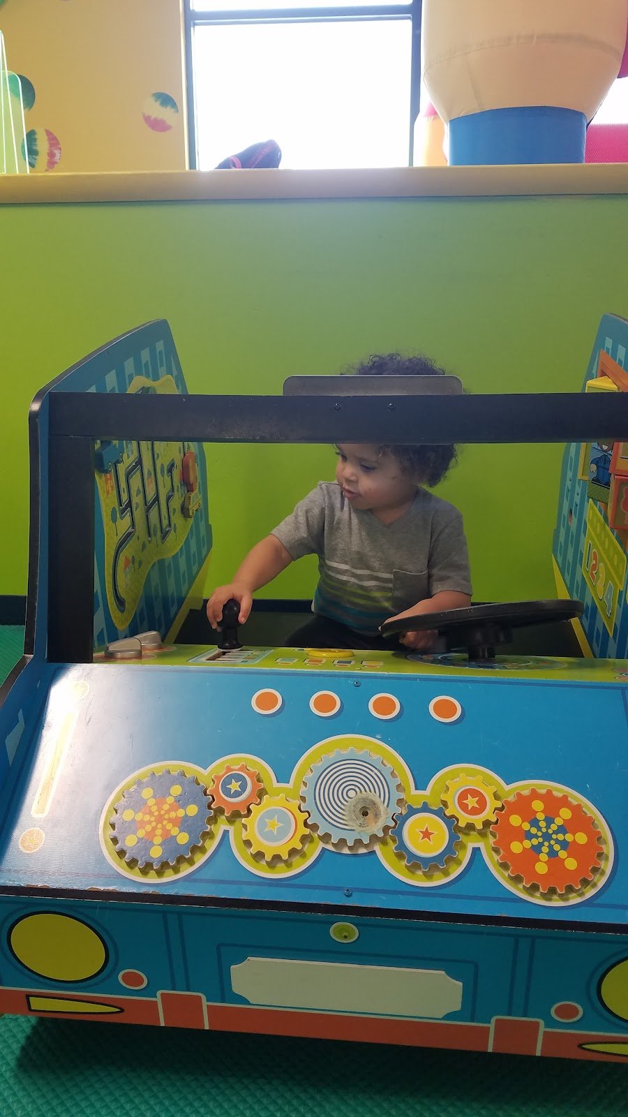 off-the-wall-indoor-bounce-party-place-4
