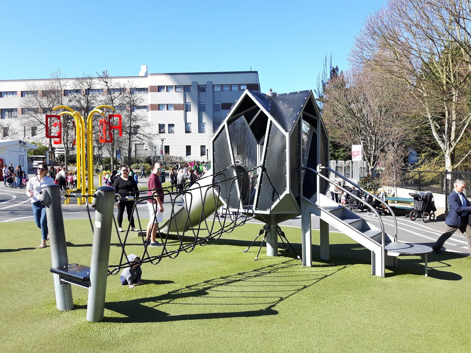 play-at-the-center-3