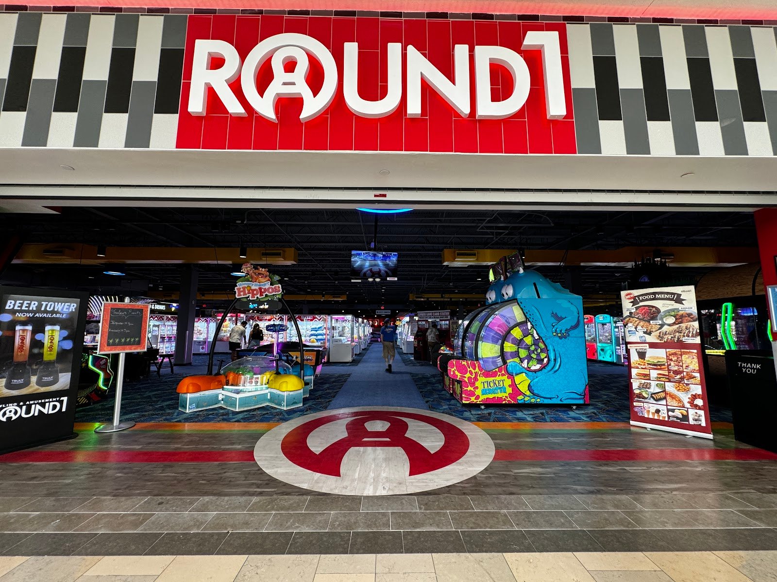 round1-bowling-arcade-north-star-mall-2
