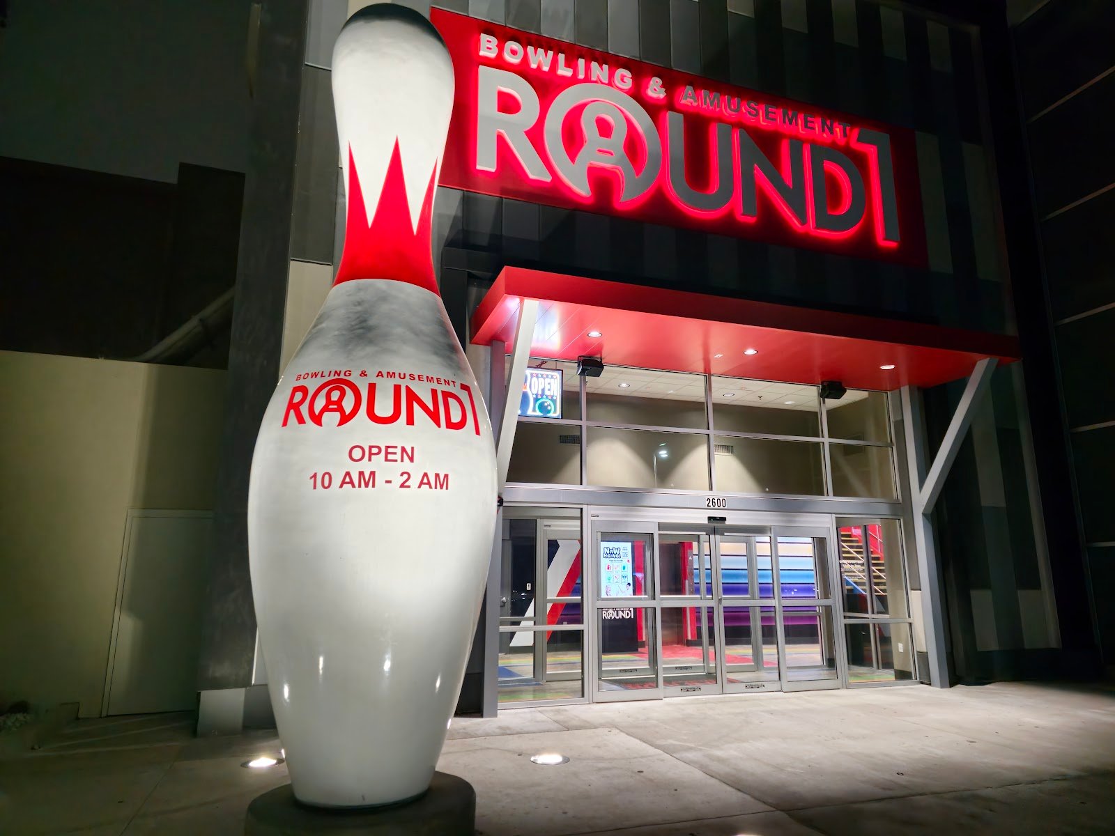 round1-bowling-arcade-north-star-mall-3