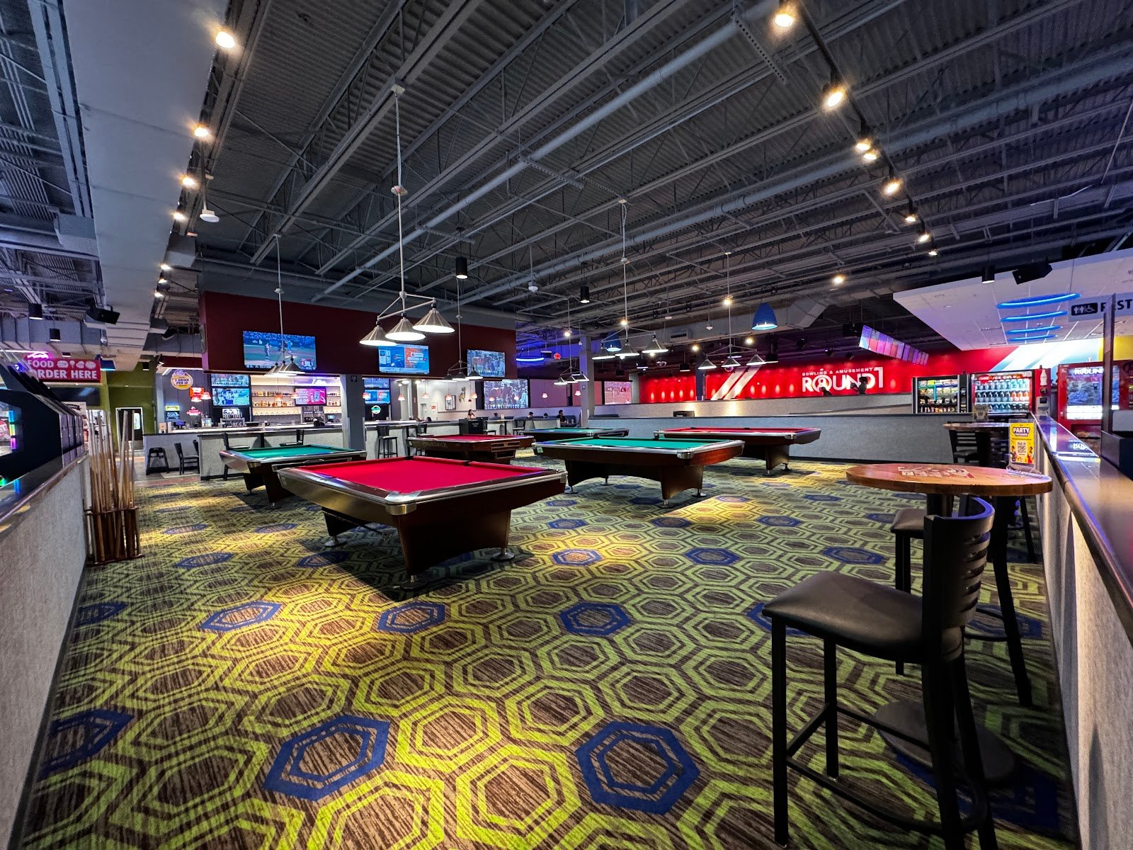 round1-bowling-arcade-north-star-mall-4