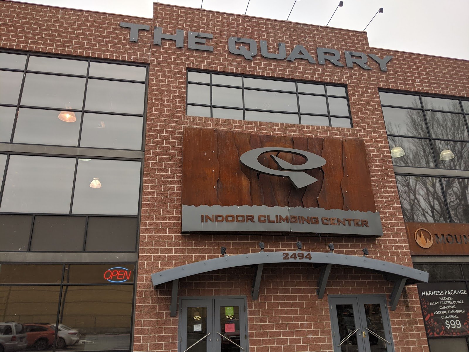the-quarry-indoor-climbing-center-4
